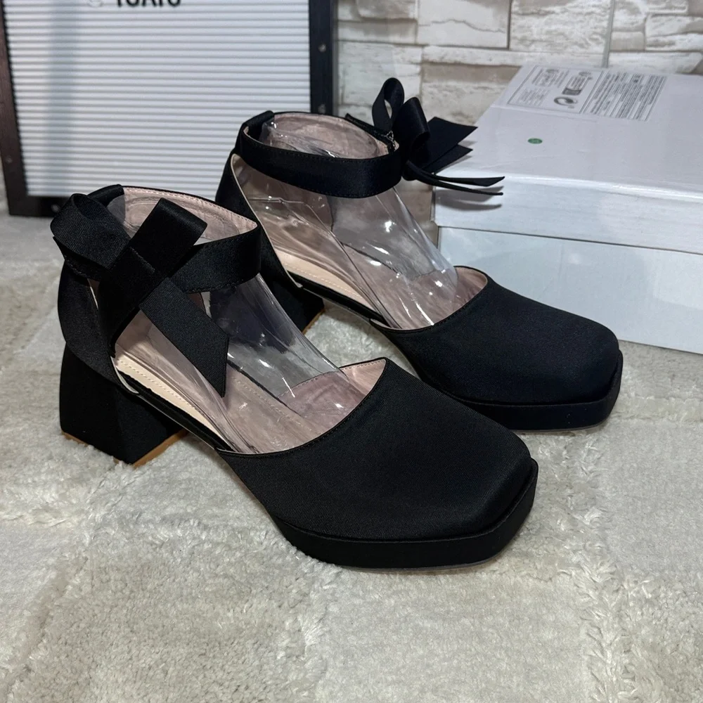 Women’s elegant black square toe chunky high heel sandals